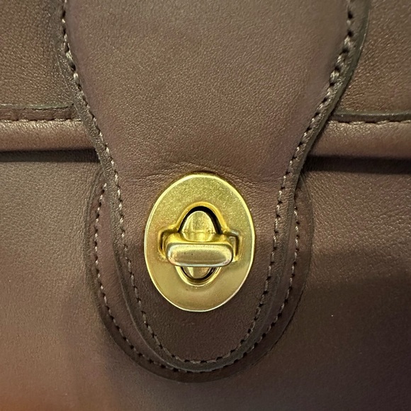 Coach Vintage (2000) Willis Leather Crossbody Bag Style 9927 - Picture 7 of 13